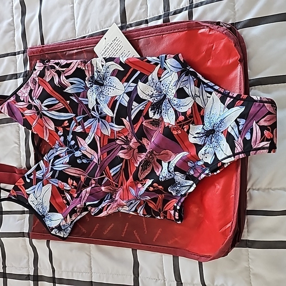 * NWT Lululemon Shoreline One Piece in Lush Lilies Multi Esca Size 4
